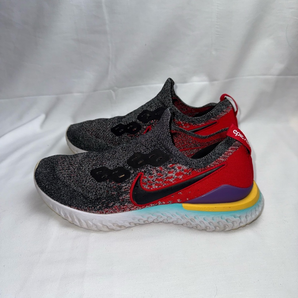 Nike men’s Epic React Flyknit 2 in the Black University Red size 9.5